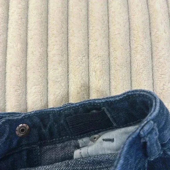 GAP - LIKE NEW  - Infant/Baby straight cut denim jeans. Size 6-12 months - Picture 4 of 4